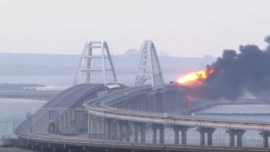 Nga tiết lộ nguyên nhân vụ cháy dữ dội trên cầu Crimea